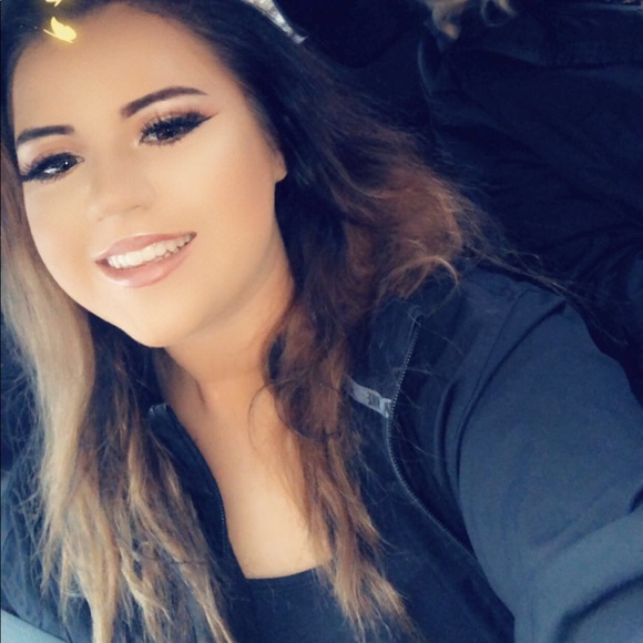 Meet your Posher, Adrianna - Picture 1 of 3